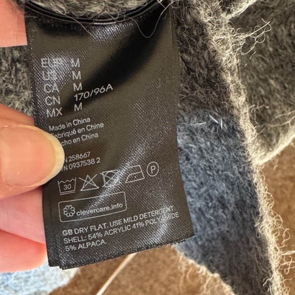 H&M Heather Gray Turtleneck Sweater 5% Alpaca - Picture 6 of 6